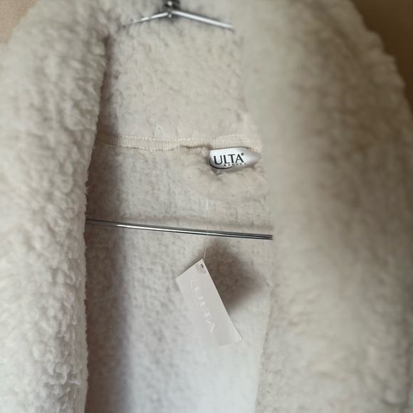 Plush Bath Robe - Picture 6 of 8